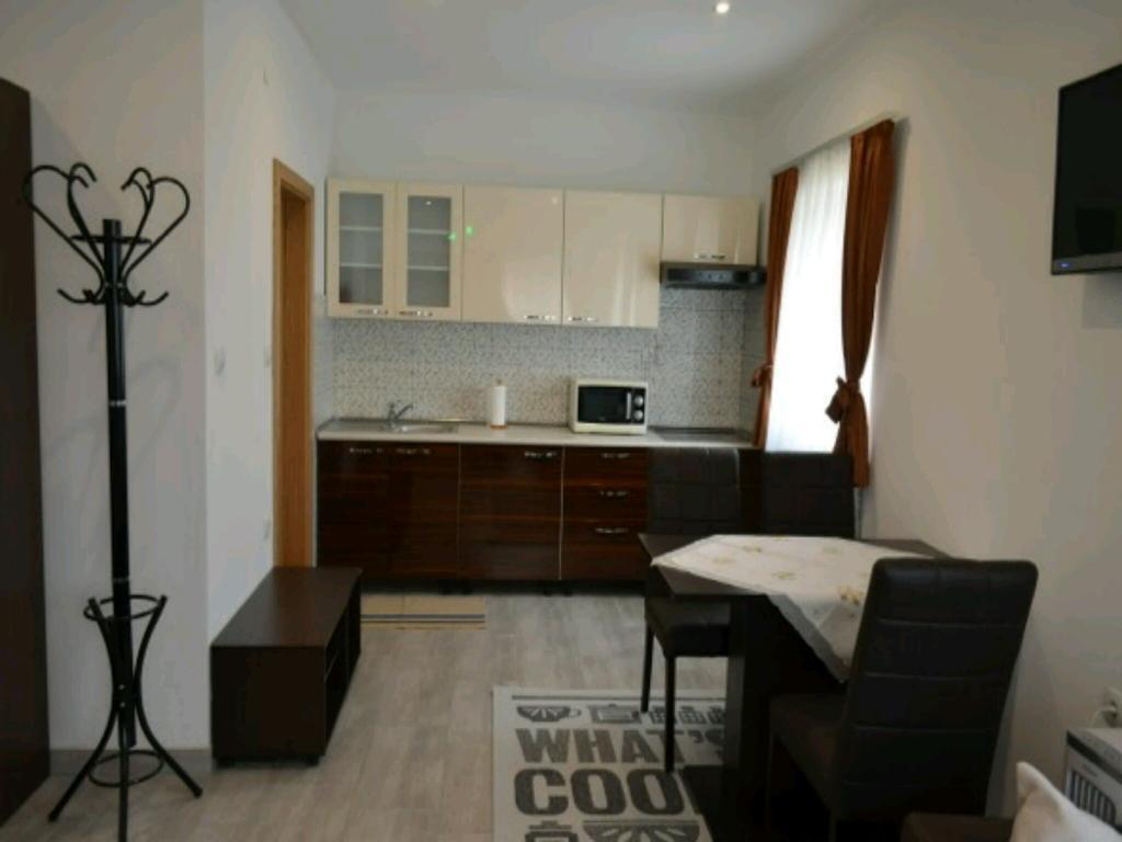 Guest House First Stop Rakovica Exteriör bild