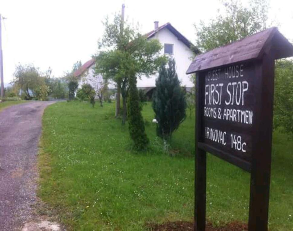 Guest House First Stop Rakovica Exteriör bild