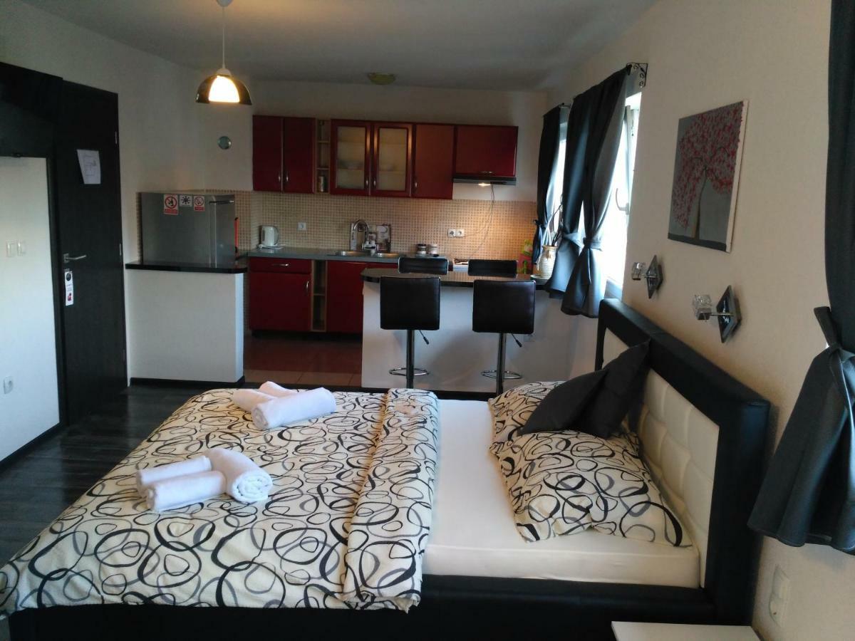 Guest House First Stop Rakovica Exteriör bild