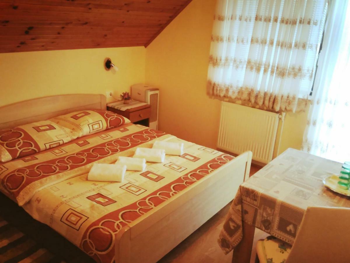 Guest House First Stop Rakovica Exteriör bild