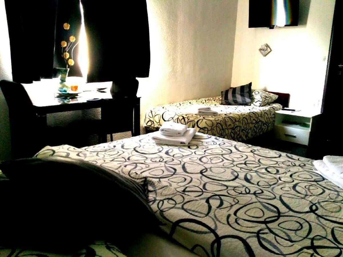 Guest House First Stop Rakovica Exteriör bild