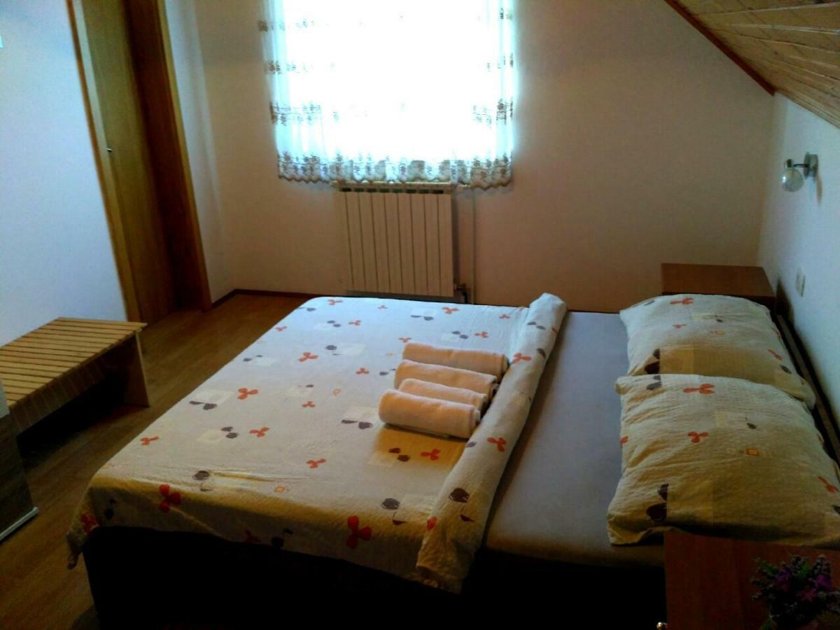 Guest House First Stop Rakovica Exteriör bild