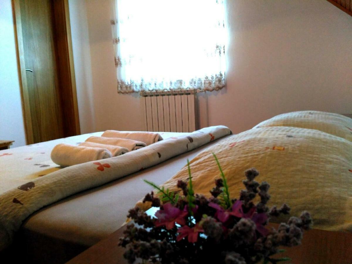 Guest House First Stop Rakovica Exteriör bild