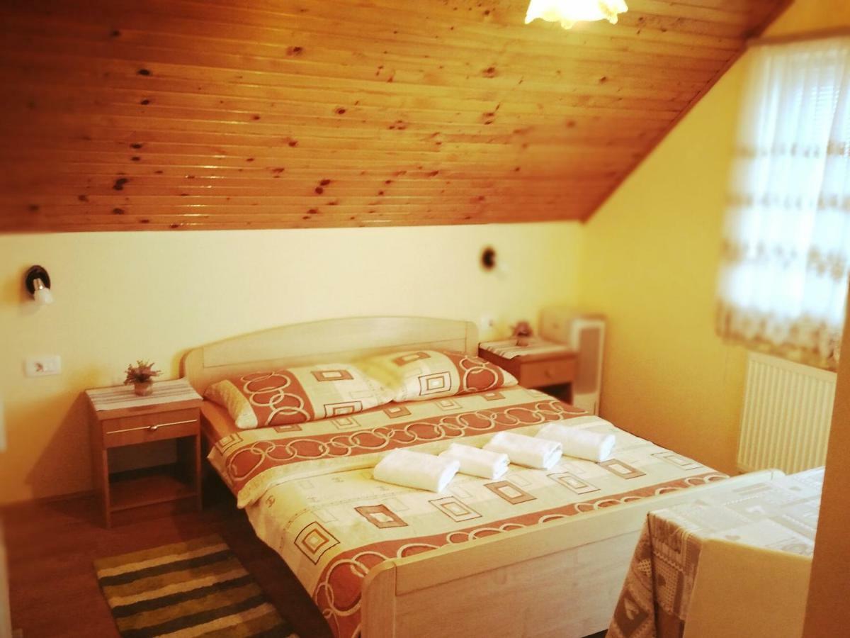 Guest House First Stop Rakovica Exteriör bild