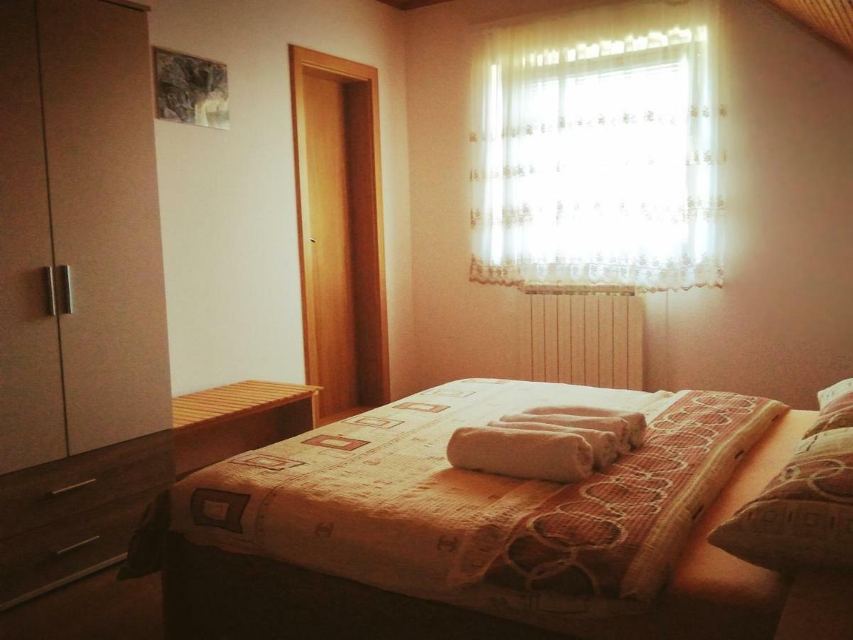 Guest House First Stop Rakovica Exteriör bild
